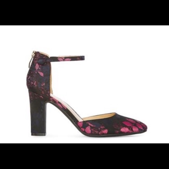 Liz Claiborne Ankle Strapped Brocade Winnie Heels - Picture 7 of 7